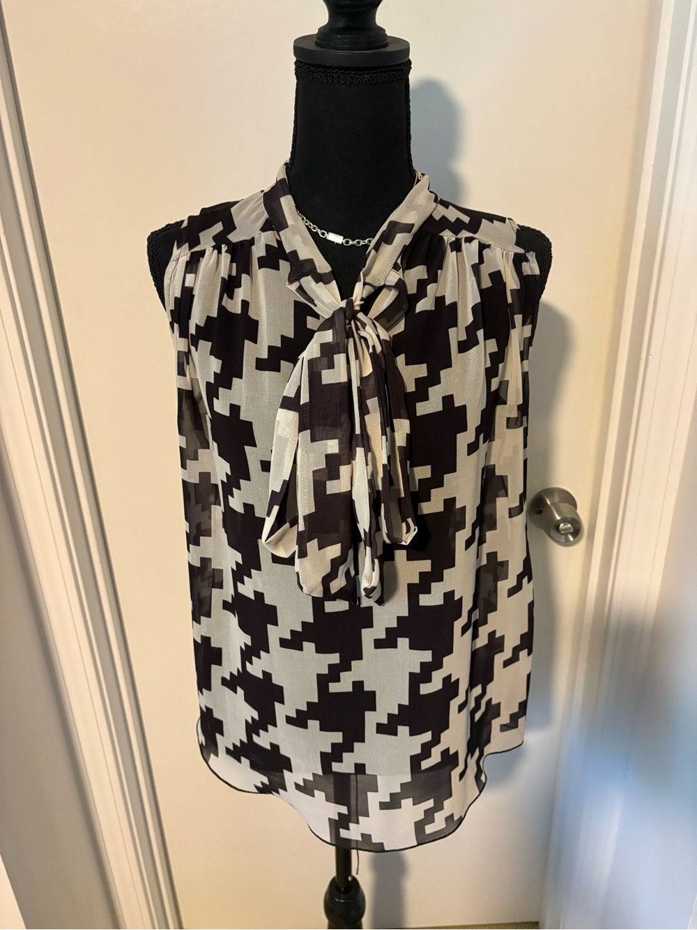 Sweet Pea Black and White Houndstooth Tie-Neck Camisole